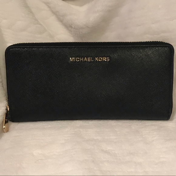 Michael Kors Handbags - Michael Kors Jetset LG Continental Wallet